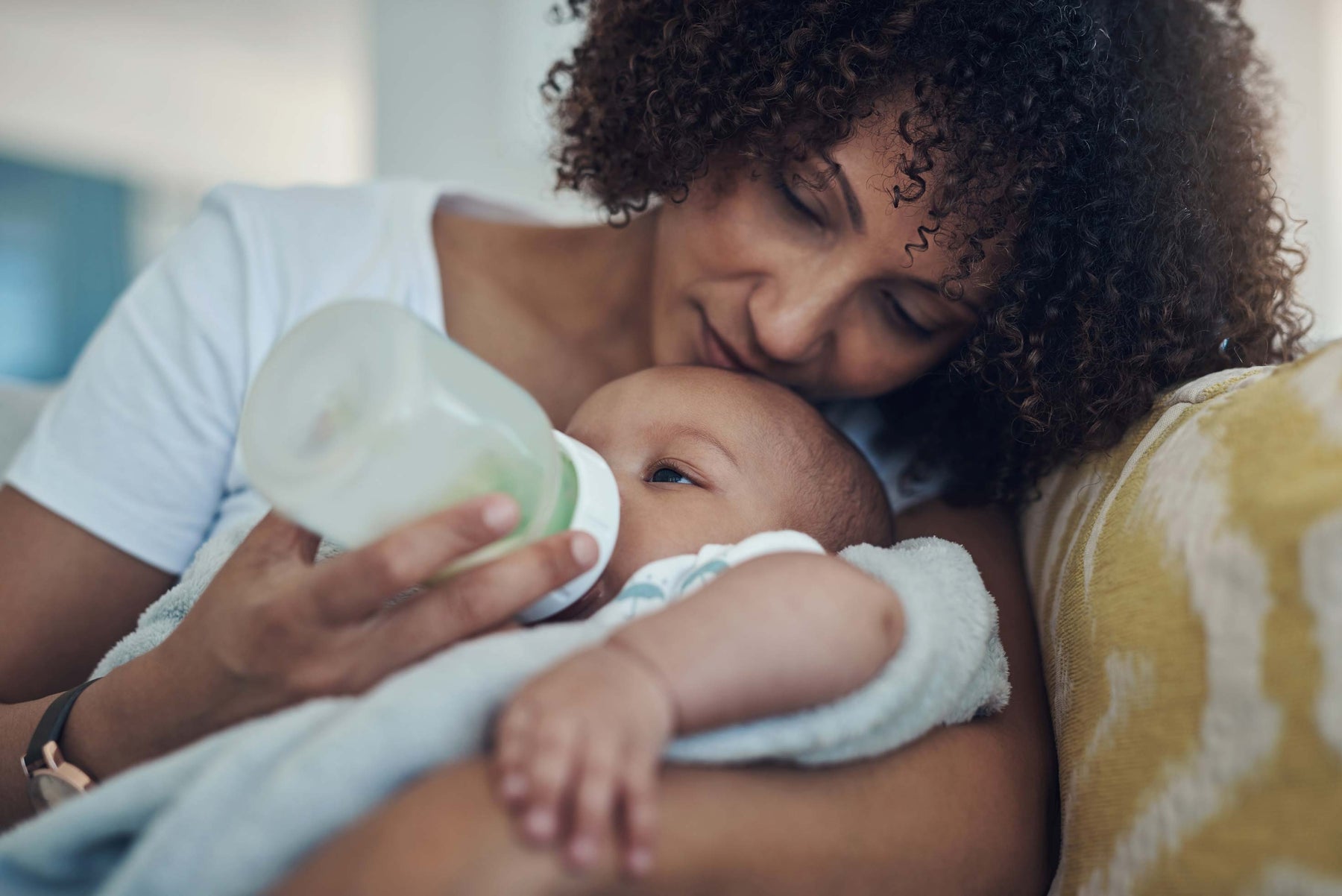 Quelle eau choisir pour le biberon de bébé ?