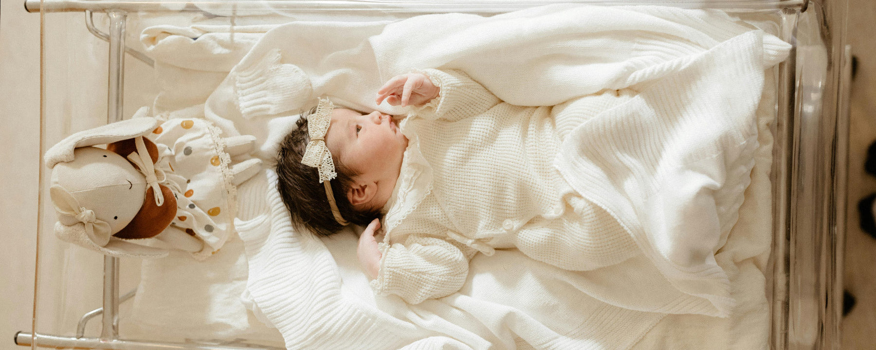 Cadeau naissance fille : 30 idées utiles, douces et originales pour célébrer une arrivée unique