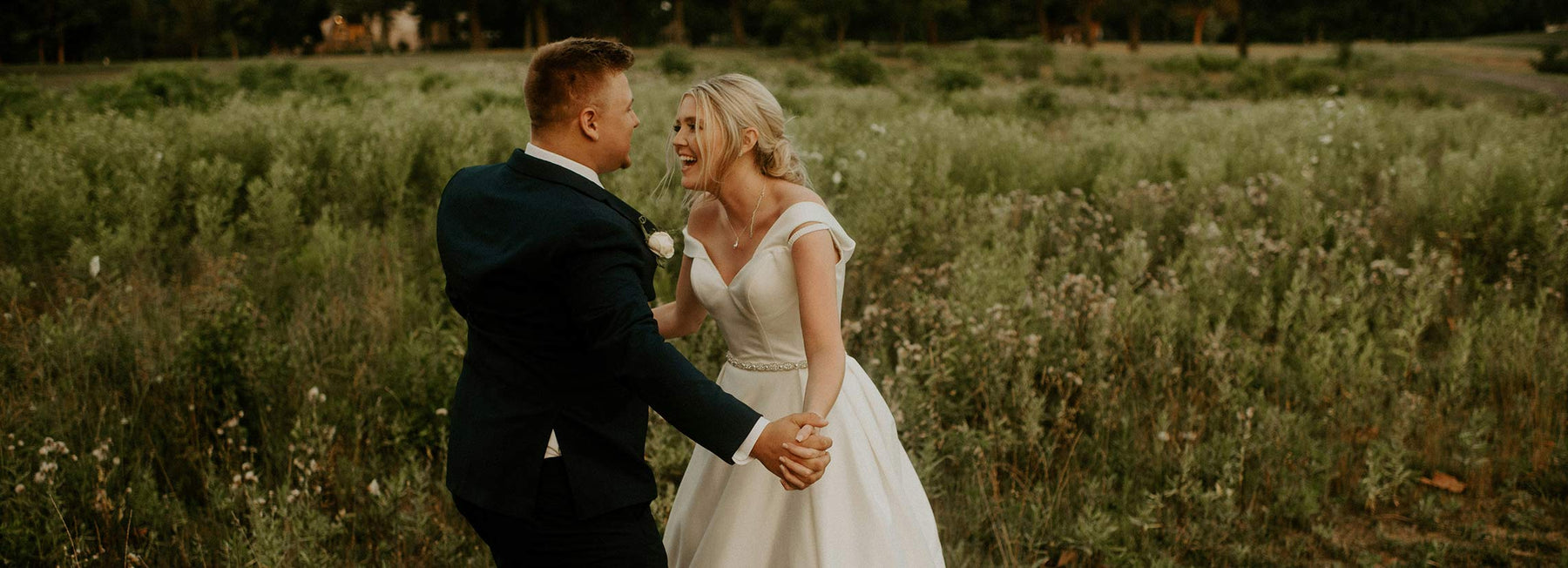 Couple de mariés pour des noces de mariage