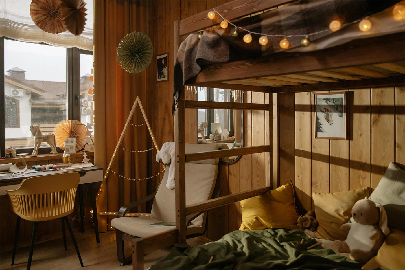 Chambre bébé vintage : meubles en bois rétro et décoration personnalisable