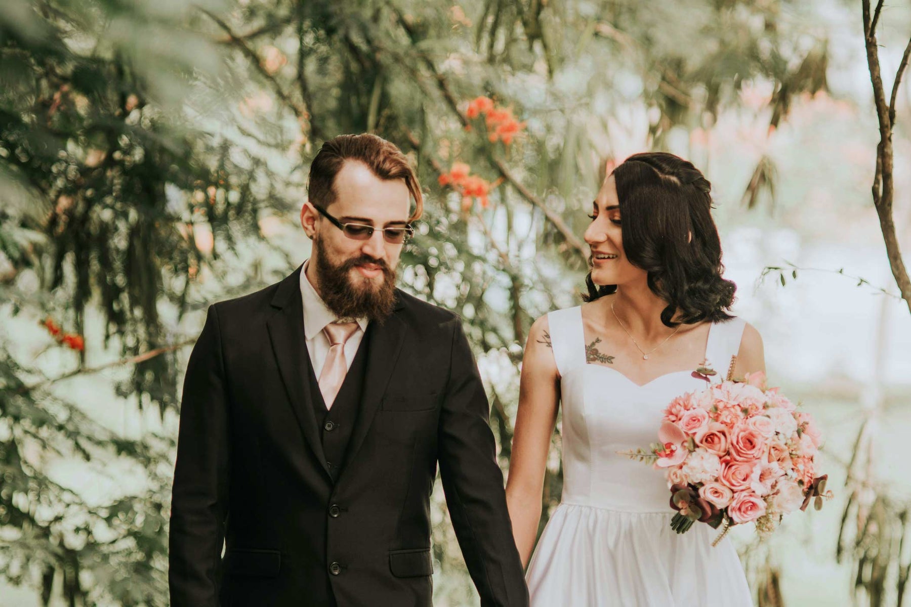 Couple mariage printemps