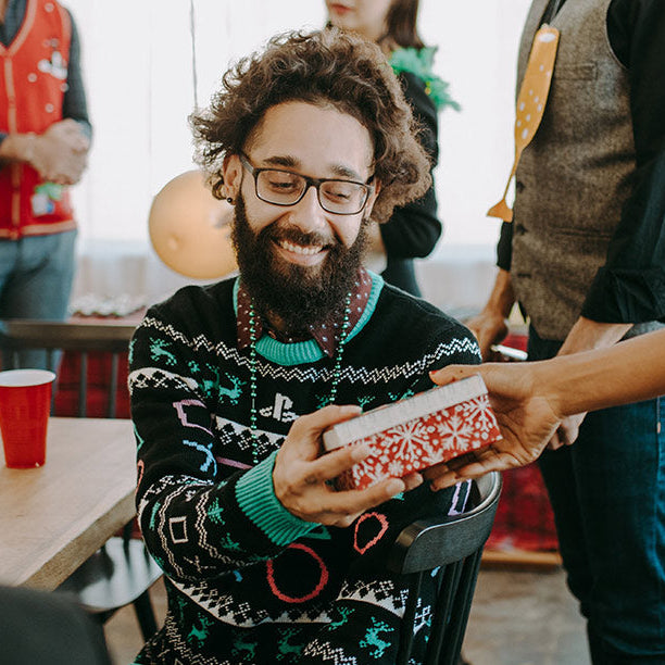 Idée cadeau Secret Santa : 38 idées originales pour tous les budgets