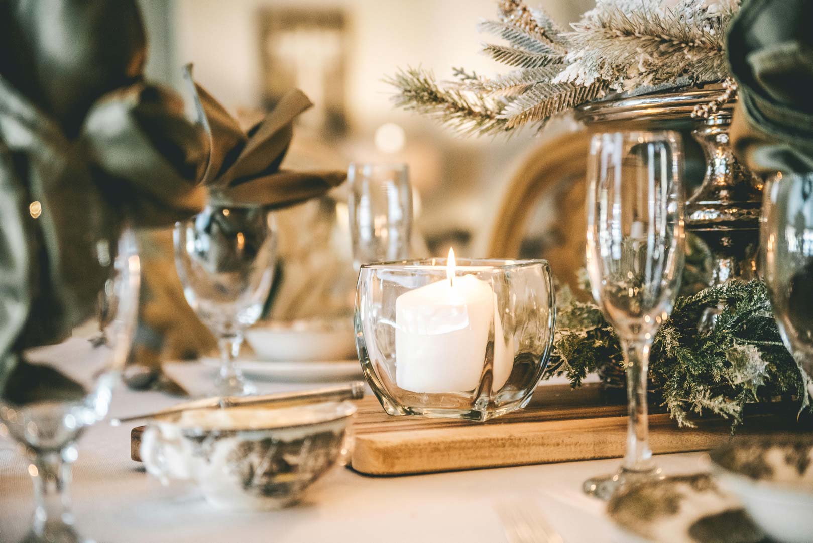 Table de Noël : idées déco, couleurs tendance et touches personnalisées pour un Noël 2025 magique