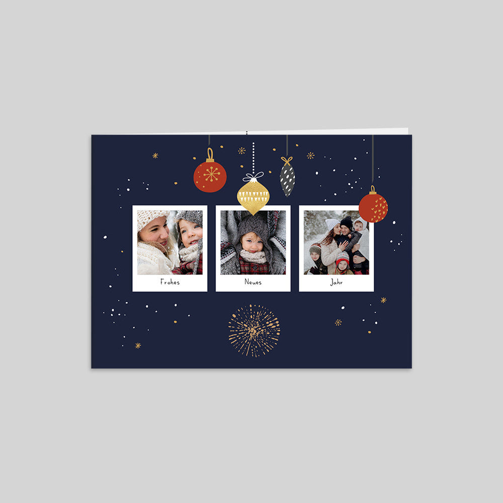 Weihnachtskugeln und Fotos