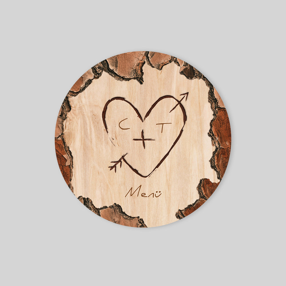 Herz in Holz eingraviert