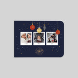 Weihnachtskugeln und Fotos