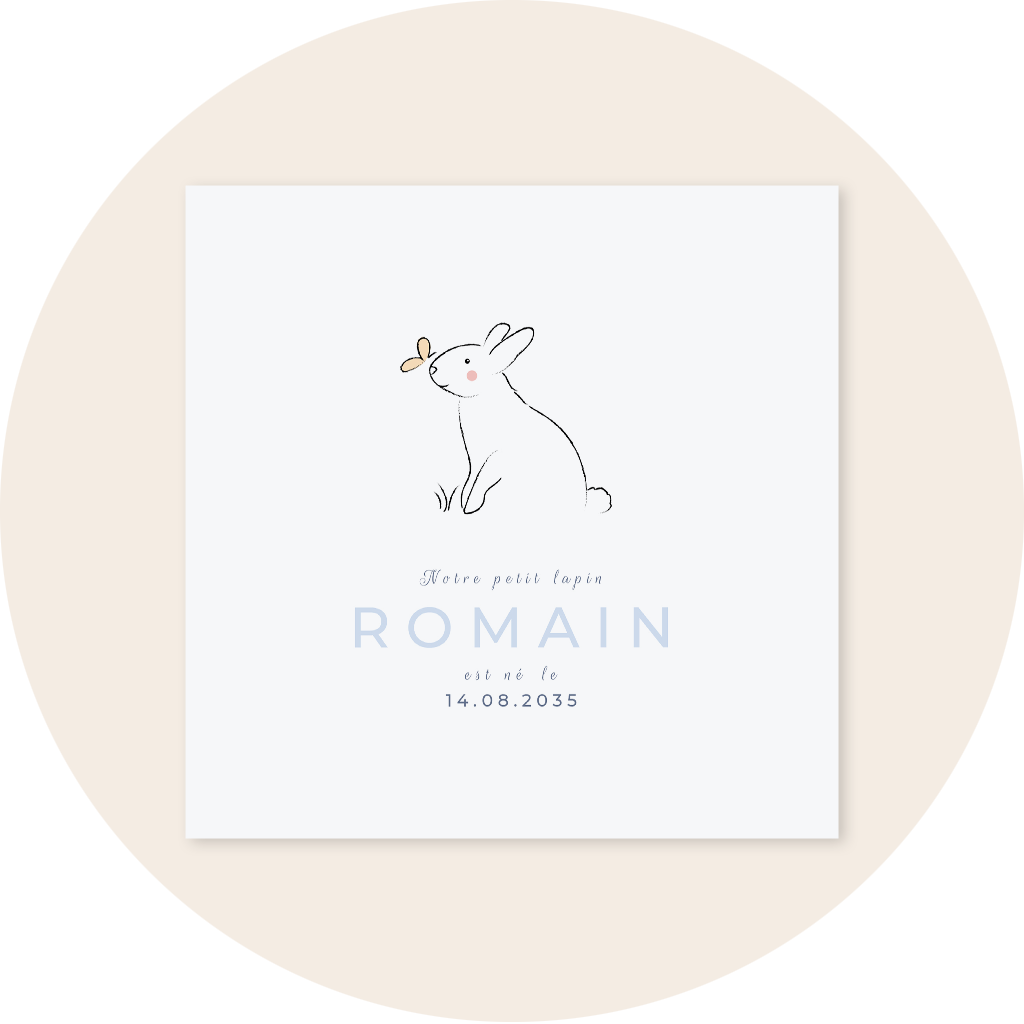 Faire-part naissance animaux, blanc au format carré plié avec un dessin très minimaliste d'un lapin au centre, le prénom du nouveau né et sa date de naissance dessous.