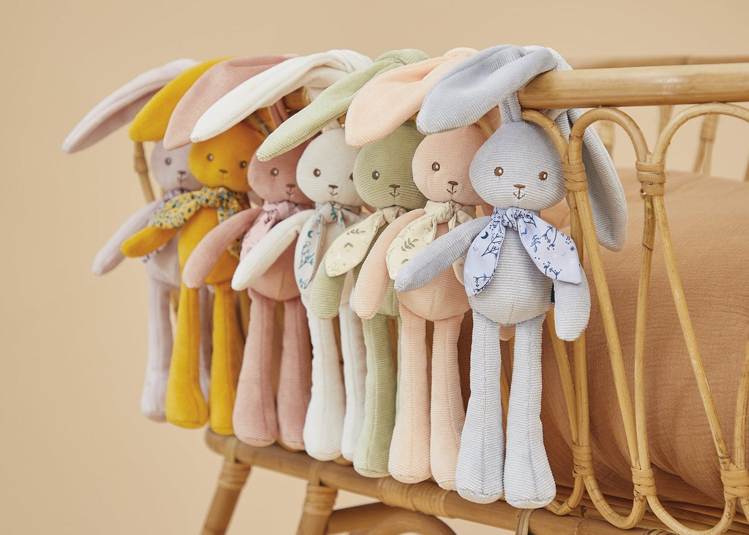 Doudou lapinoo de la marque Kaloo